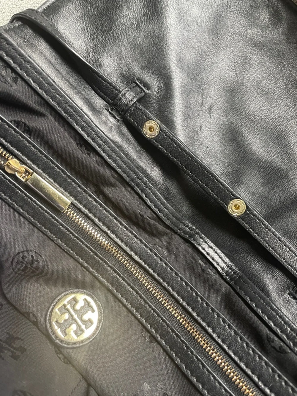 Tory Burch- Black Quilted Leather Shoulder Bag with Gold Chain
